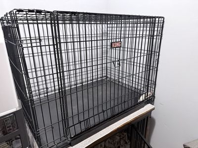 KONG Black Wire Dog Crate with Removable Pan