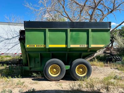 John Deer grain cart