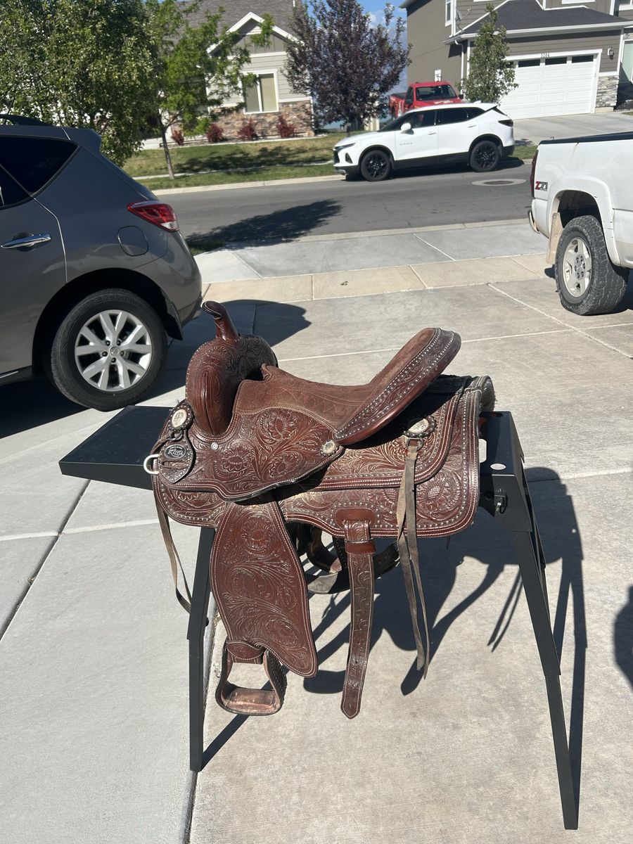 Saddle + saddle pad