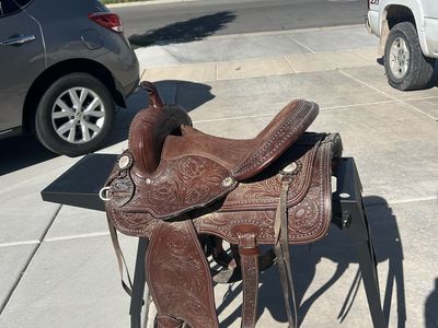 Saddle + saddle pad