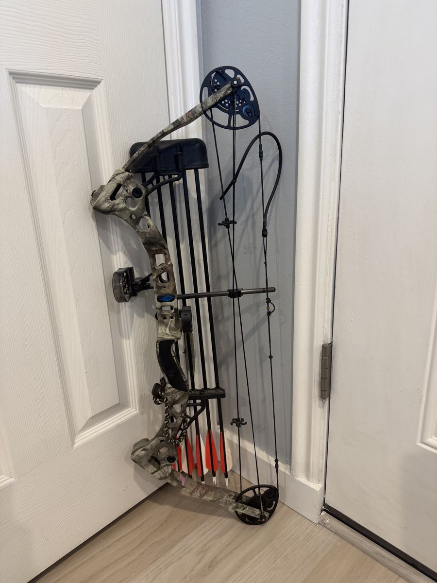 Diamond Razor Edge Compound Bow Set