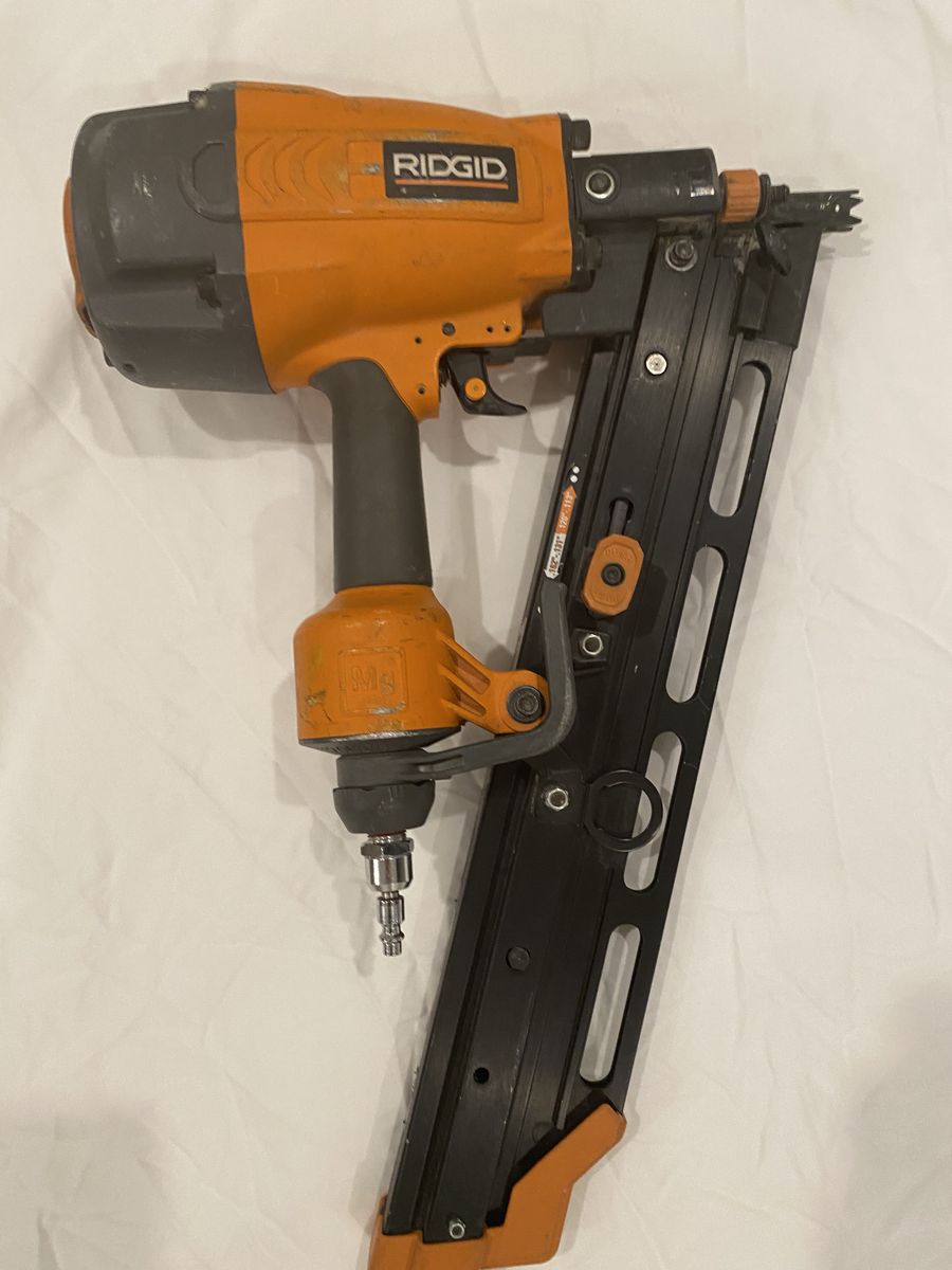 RIDGID Pneumatic 30 to 34-Degree 3-1/2 in. Clipped Head Framing Nailer