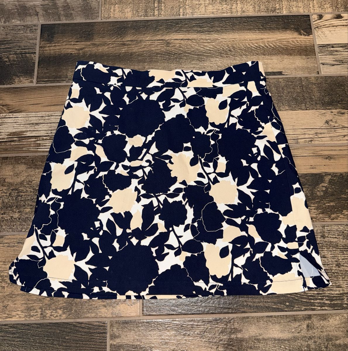 Women Size Medium Skorts