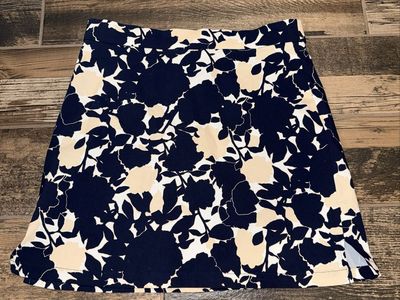 Women Size Medium Skorts