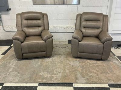 LIKE NEW!! COSTCO MASON LEATHER POWER RECLINING CHAIR W/ POWER HEADREST!!