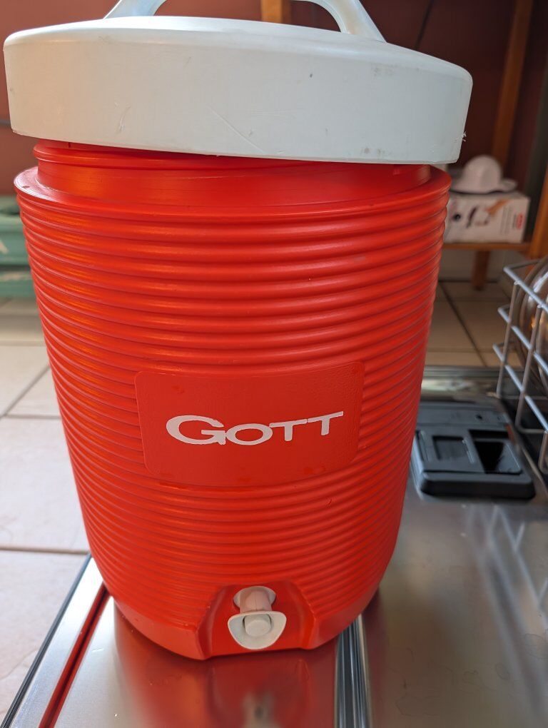 Gott 2 Gallon Water Jug