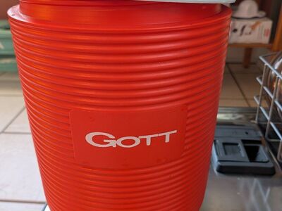 Gott 2 Gallon Water Jug