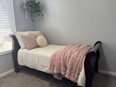 Elegant Twin Sleigh Bed