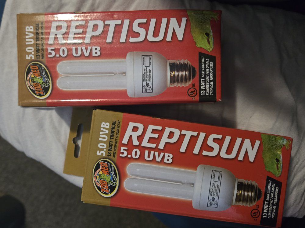 Zoo Med ReptiSun 5.0 UVB 13W Mini Compact Fluorescent Bulb for Tropical Terrariums