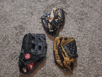 lefty mitts,goes on right hand for left hand throw