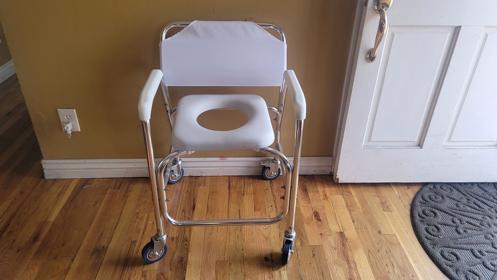 Over the toilet/shower bench with wheels
