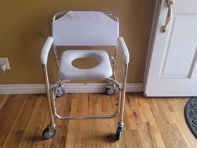 Over the toilet/shower bench with wheels