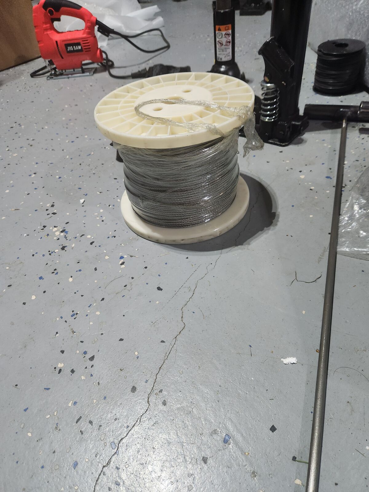 1/8 inch Cable wire with 2 pair of wire cutters