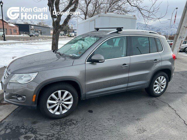 2011 VOLKSWAGEN TIGUAN SE 4Motion