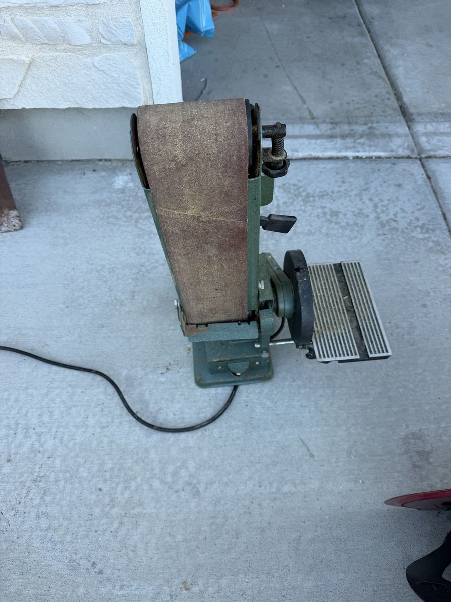 Belt sander