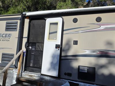 37 foot, 2 Bedroom Trailer