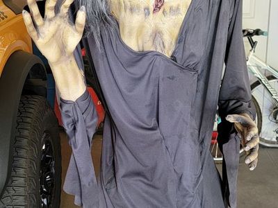 Life-Size Zombie Animatronic Halloween Prop Haunted House Decoration, Adult Size