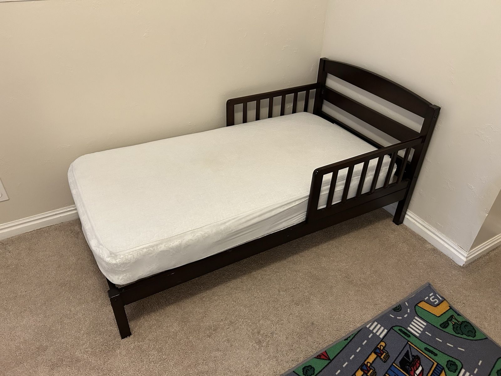 Toddler bed, nice condition