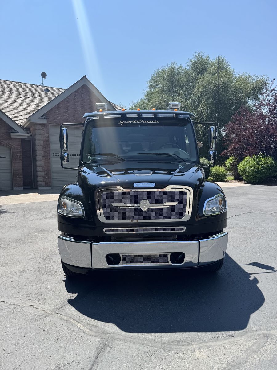 2011 Freightliner M2 106 