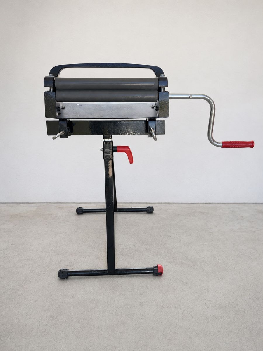Dyna-Jet BL-44 Commercial Towel & Chamois Wringer with Stand
