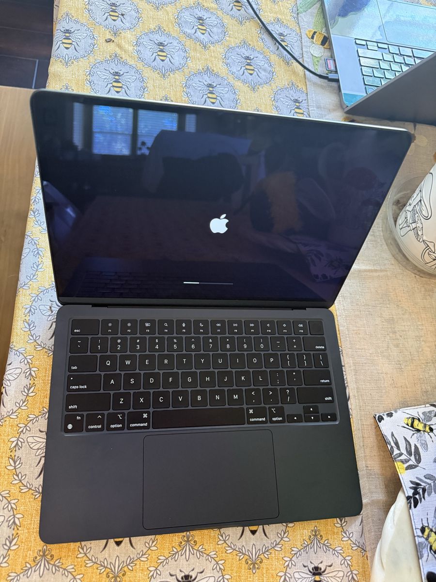 MacBook 13 air 2024 m2 chip
