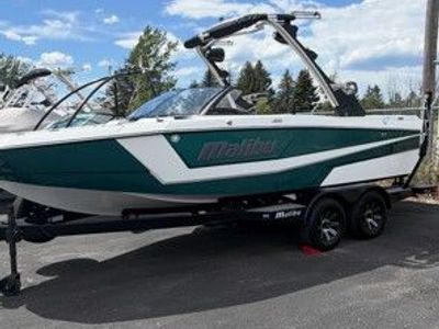 2025 malibu 21 lx 17 hours
