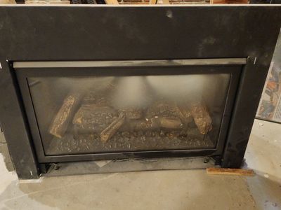 Traditional Gas Fireplace Insert with Log Set (35" x 25")