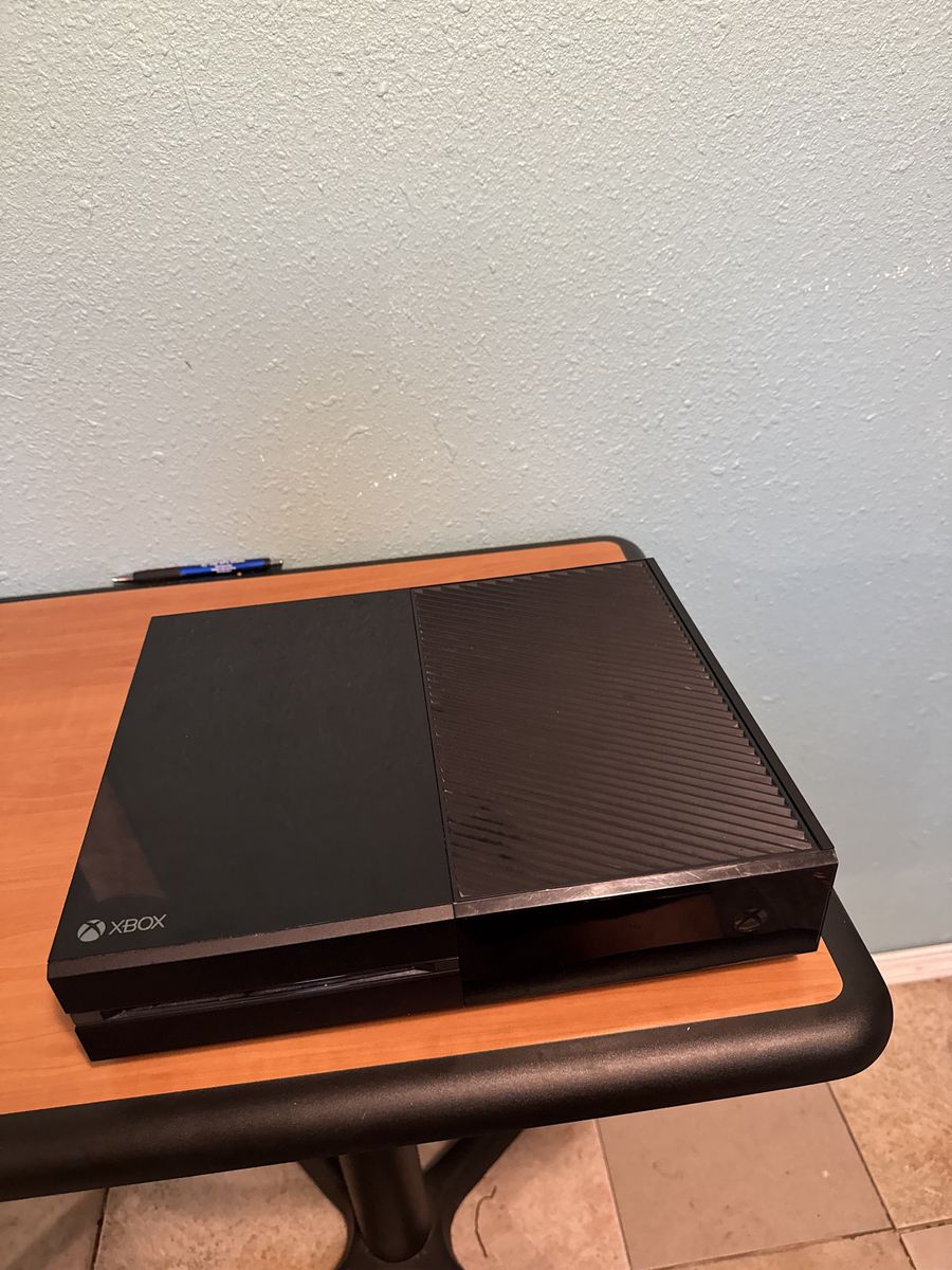 Xbox One Bundle + Kinect, Controller & GTA V - Great Condition