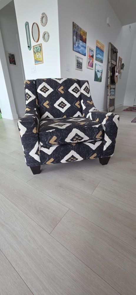 Comfy accent chair