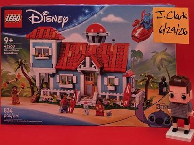 LEGO Disney Set 43268 - Lilo and Stitch Beach House Set