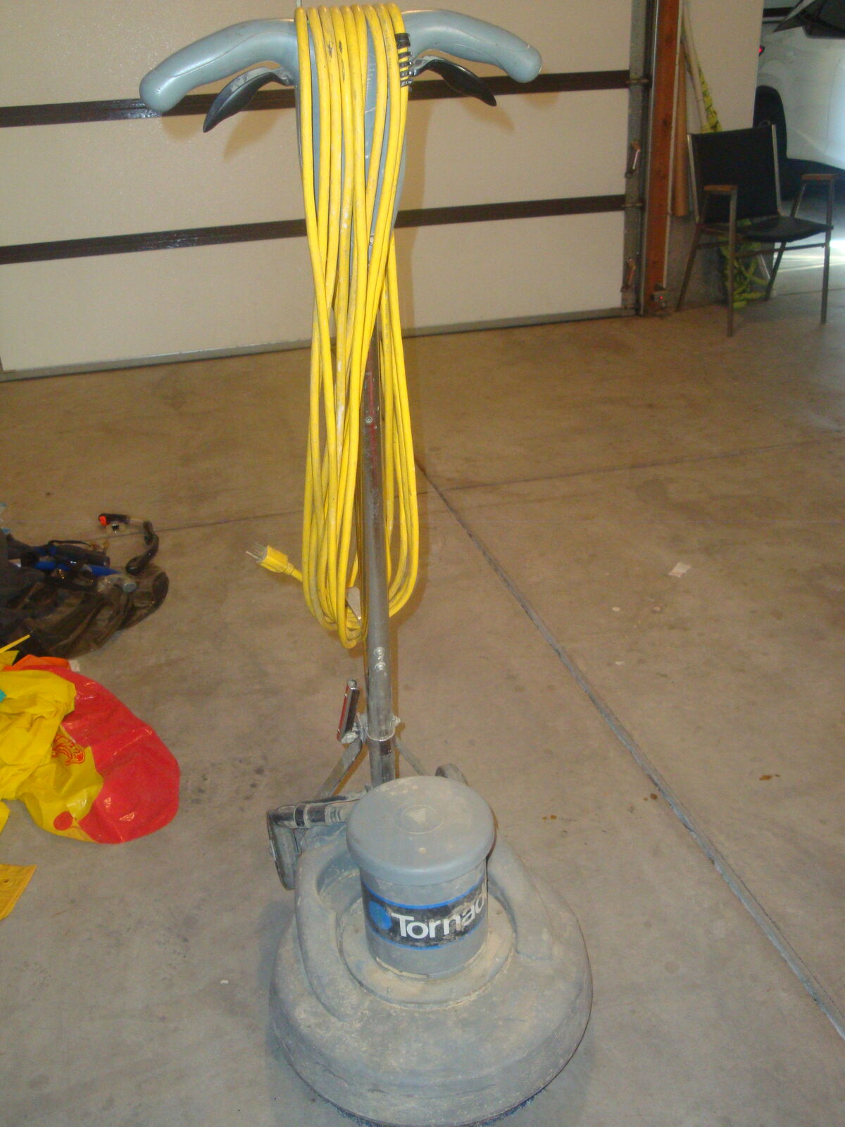 floor scrubbing maching