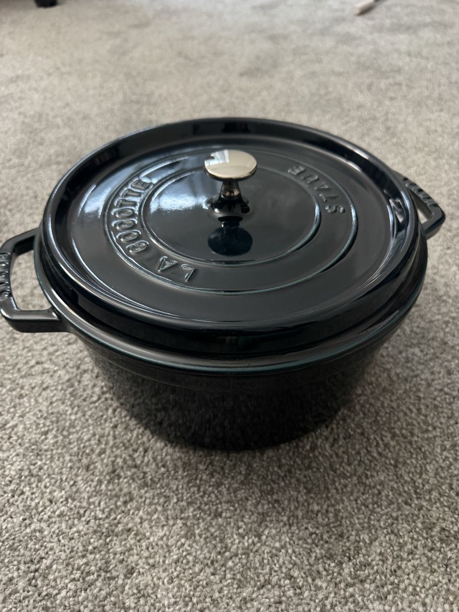 Staub La Cocotte Cast Iron Dutch Oven Black Enamel Lid 24cm 7 qt