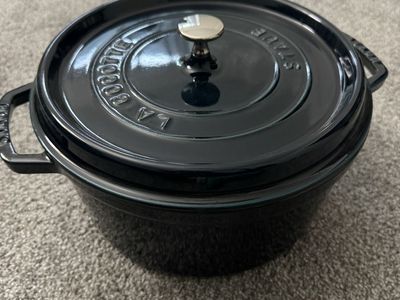 Staub La Cocotte Cast Iron Dutch Oven Black Enamel Lid 24cm 7 qt