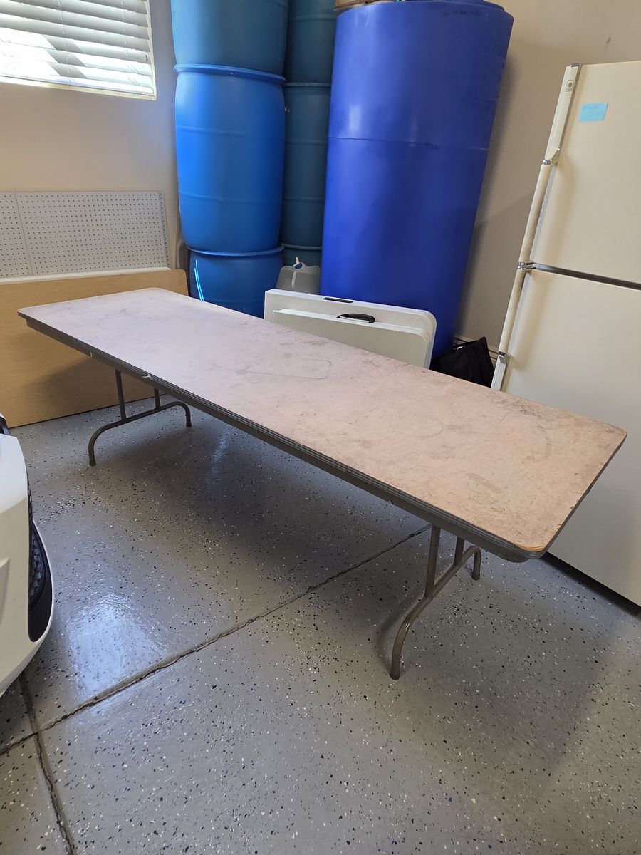 Heavy‑Duty 8' Banquet Table – Solid & Sturdy
