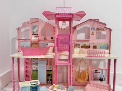 Barbie Hearth & Hand Townhouse Playset with 3 Levels & 40+ Pieces Including Furniture & Accessories