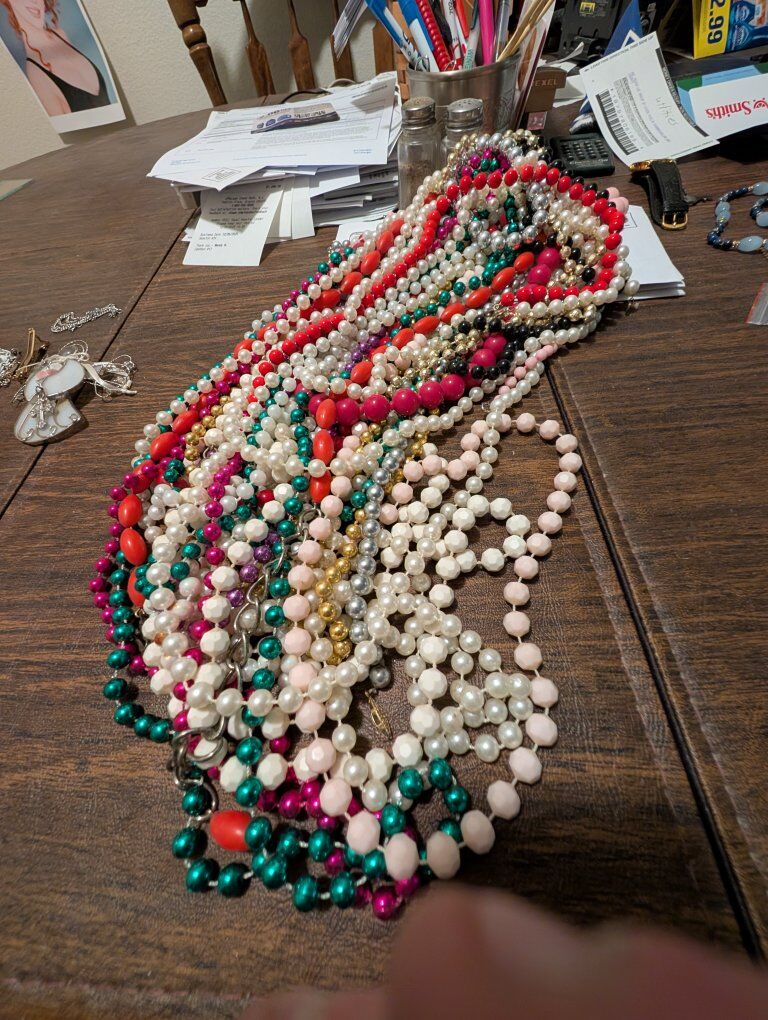 27 tp 30 bead vintage Ladies necklaces def  length