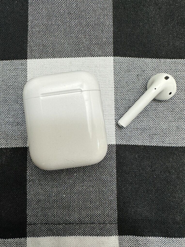 Apple AirPod and Case!