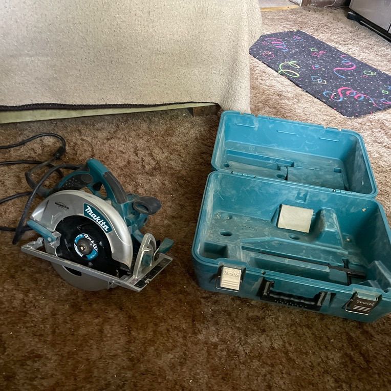Makita 7 1/4” electric circular saw
