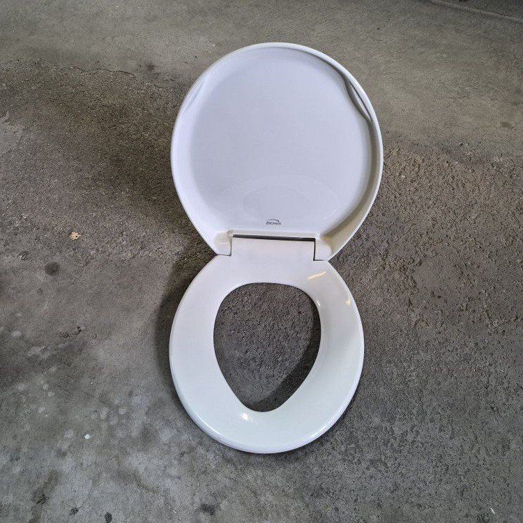 Bemis Toilet Seat with Easy Clean & Change Hinges - White, Durable Plastic