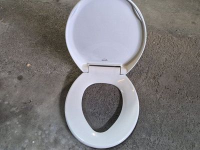 Bemis Toilet Seat with Easy Clean & Change Hinges - White, Durable Plastic