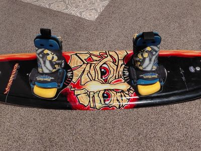 Hyperlite Belmont 134 Wakeboard with Bindings