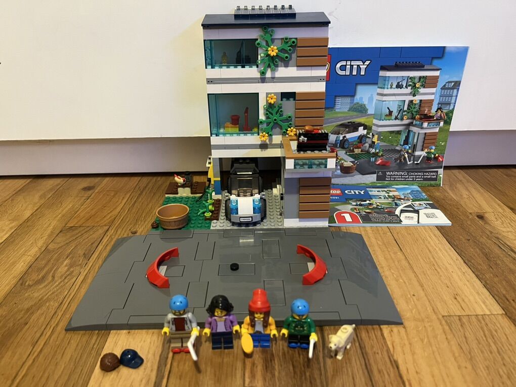 Lego City 60291 Family House (COMPLETE)