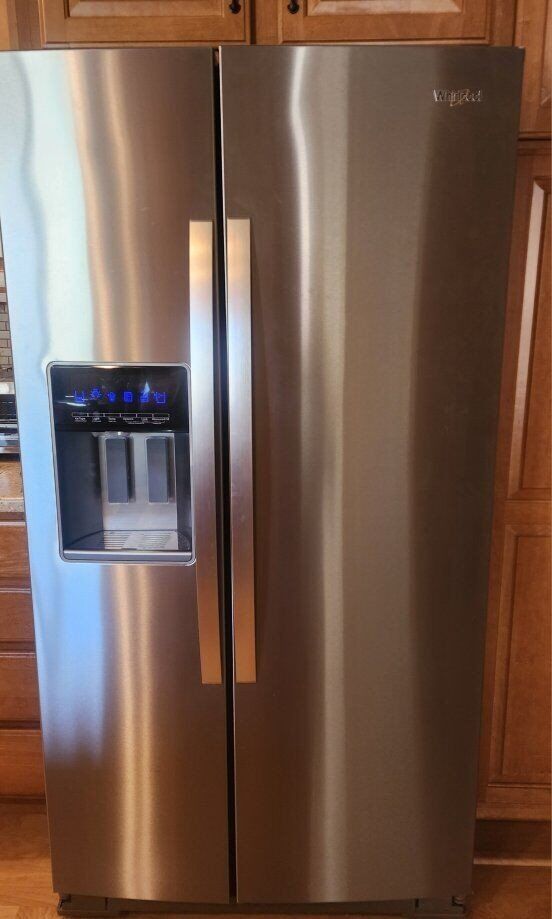 Like new stainless steel refrigerator