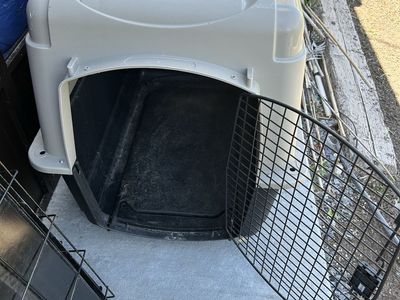 Large Plastic Dog Or Big Pet House 30x28x24