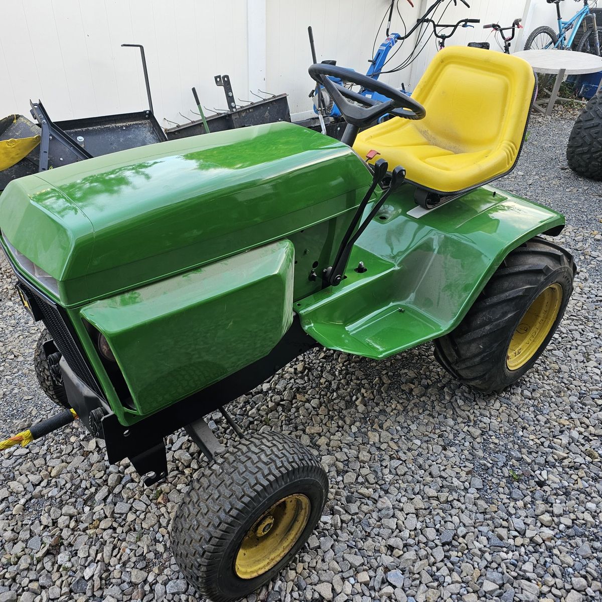JOHN DEERE 300 HYDROSTATIC TRACTOR