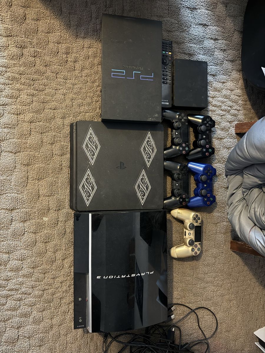 PlayStation 2, PlayStation 3 & PlayStation 4 Bundle
