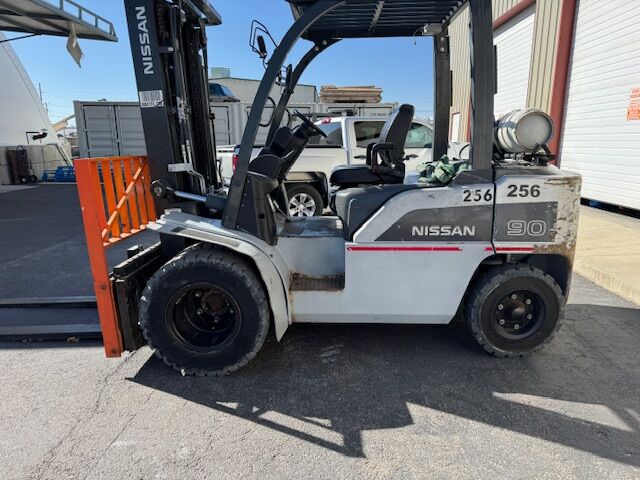 Nissan Forklift 9000 lbs Capacity