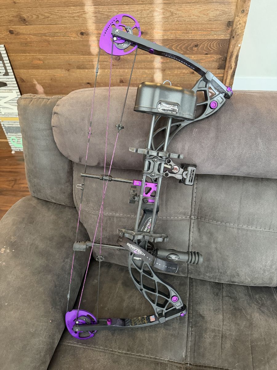 BowTech Carbon Rose bow