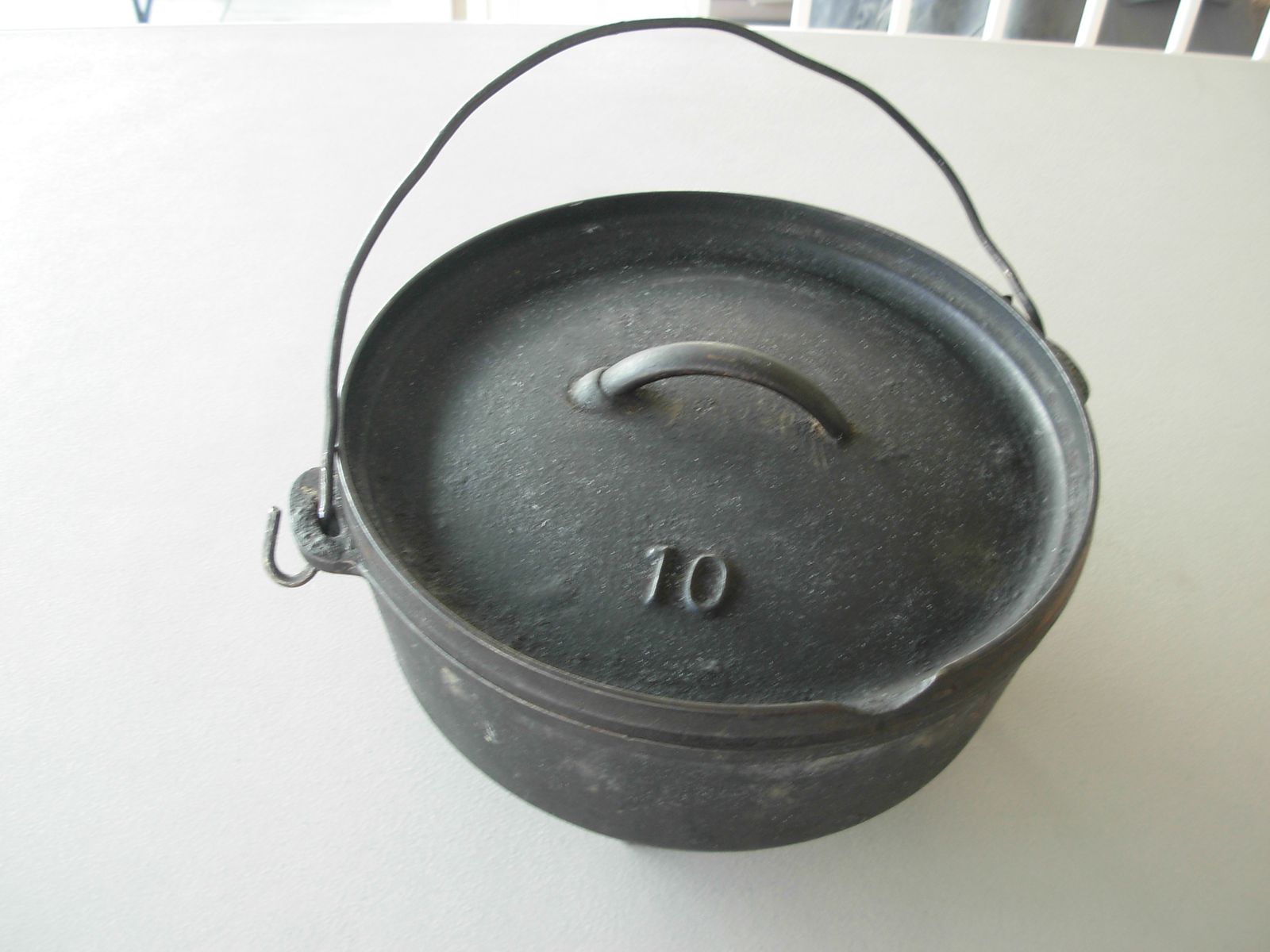 Old Lodge Dutch Oven / Cast Iron #10 Dutch Oven