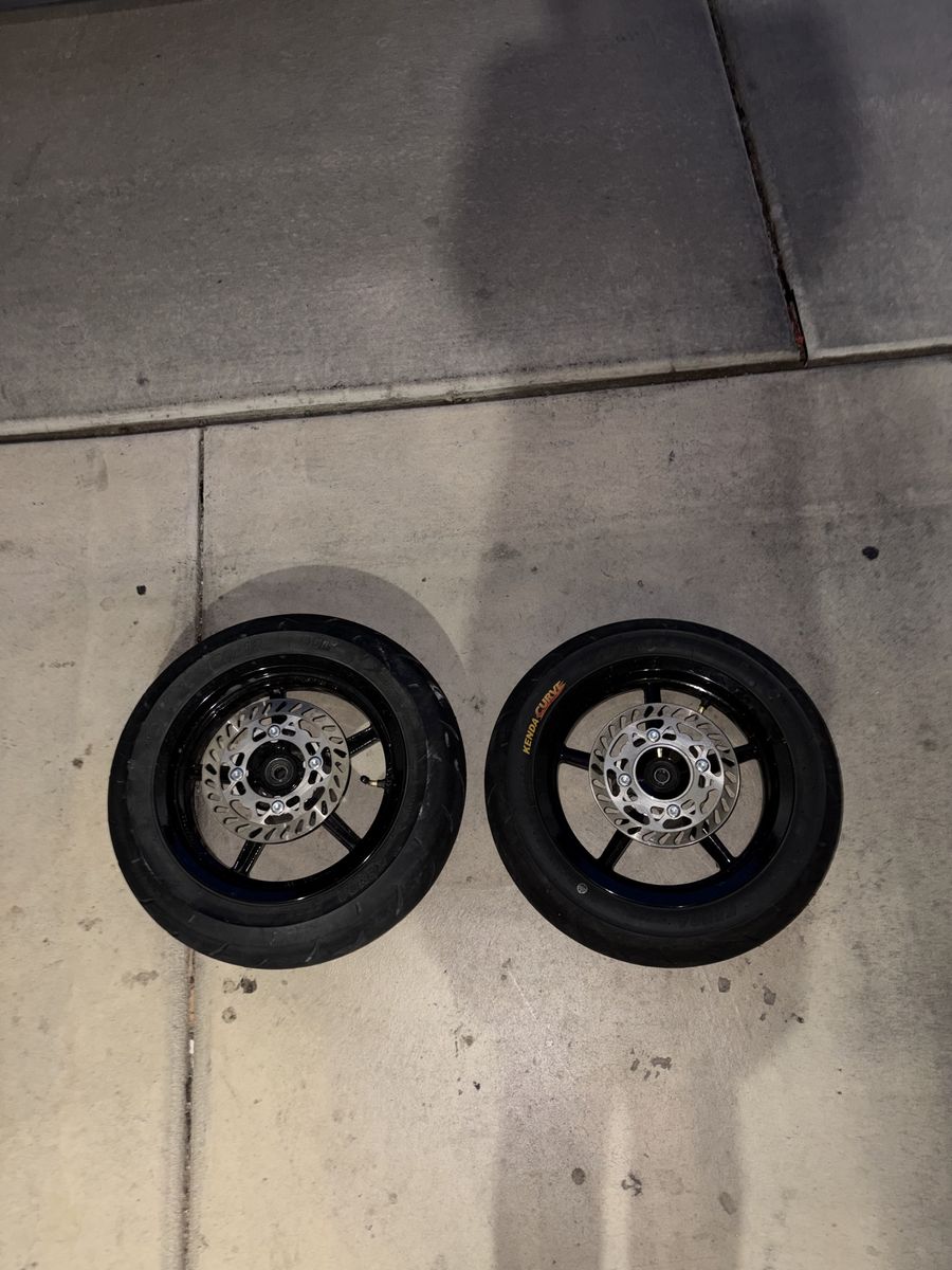 Supermoto Kenda curve tires for tuttio and yozma